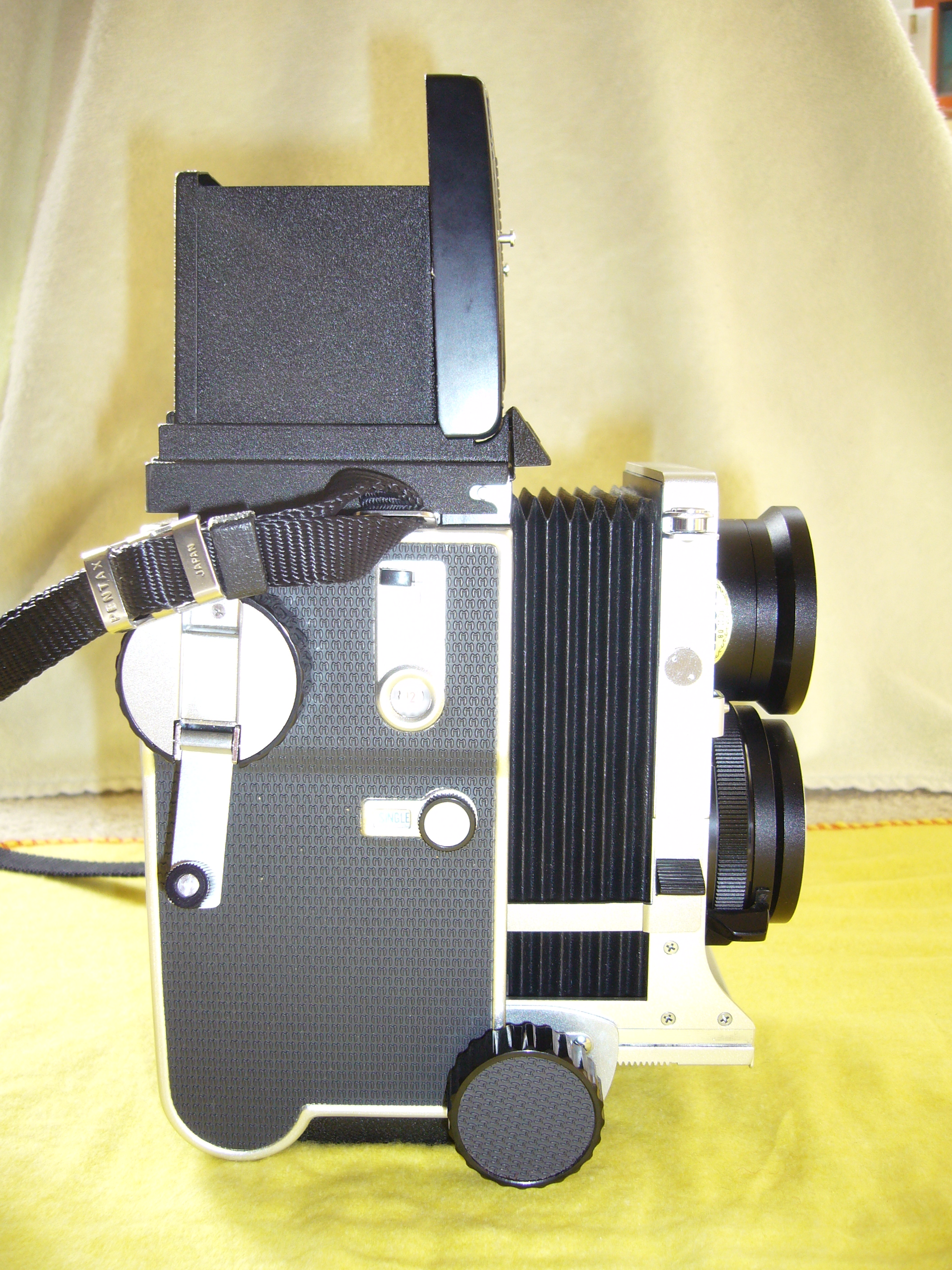 Mamiya C220f Professional TLR camera